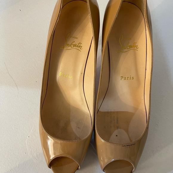 Christian Louboutin - Picture 2 of 8
